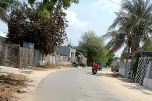 Xe máy đối đầu trên đường làng, 4 người thương vong