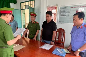 Phó giám đốc giả chữ ký, tăng cổ phần để thay thế giám đốc