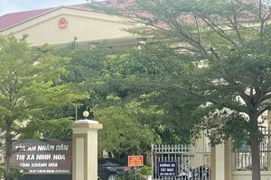 Hoãn phiên xử vụ phó chủ tịch phường biến đất công thành đất cho con trai