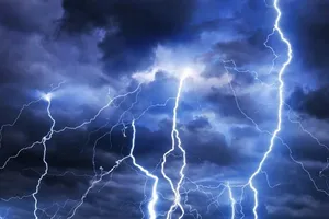 Mẹ và con trai bị sét đánh tử vong khi đang làm rẫy