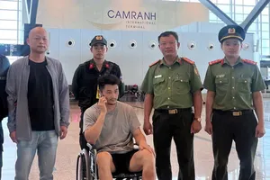 Công an Ninh Thuận trục xuất, trao trả 13 người Trung Quốc nhập cảnh trái phép