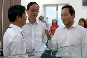 Ông Trần Lưu Quang kiểm tra công tác vận hành thử nghiệm tại phường Phan Rang