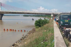 Tìm thấy thi thể thanh niên nhảy cầu An Đông 