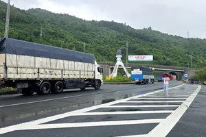 Điểm kẹt xe kéo dài 30 km trên quốc lộ 1 qua Khánh Hòa đã được giải tỏa