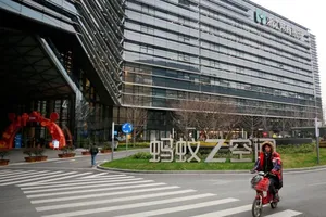 Logo của Mybank, một nhà cho vay trực tuyến thuộc Alibaba ở Trung Quốc - Ảnh: Reuters