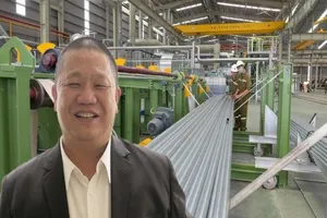 Theo lời Chủ tịch Hoa Sen thì ông đã giao hầu hết công việc cho cấp dưới để lên núi sống tĩnh tâm, mỗi tháng chỉ đến tập đoàn 2 lần