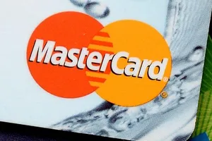 Kiện Mastercard vì... tính phí giao dịch quá cao