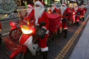 Tranh thủ làm giàu bằng đủ loại dịch vụ mùa Noel