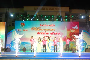 Hơn 70 văn nghệ sĩ mang mùa xuân ra với biển đảo