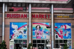 Chợ nước ngoài ở Sài Gòn - kỳ 2: Chợ Nga với búp bê và rượu