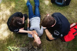 Cách sơ cứu người bị co giật, động kinh