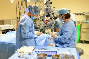 Bệnh viện tư đầu tiên ở Việt Nam tiến hành ghép giác mạc