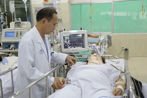 Xe cấp cứu gây tai nạn, bệnh nhân tố tài xế say xỉn