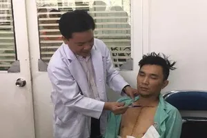 Mổ cứu sống bệnh nhân bị bắn nhưng chưa lấy được đầu đạn