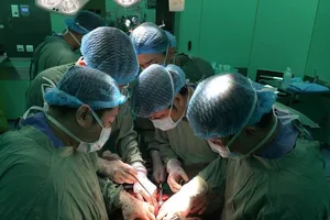 Bị bướu phức tạp, bác sĩ phải cắt toàn bộ thận