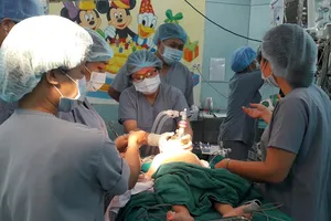 Áp dụng kỹ thuật mới cứu bé bị tăng tĩnh mạch hiếm gặp