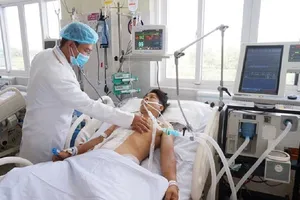 Cứu sống thanh niên bị ván đè nát gan