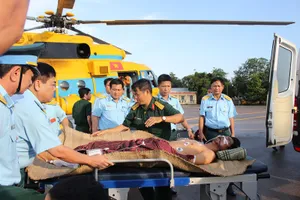 Ngư dân được đưa từ Trường Sa về cấp cứu tiên lượng xấu