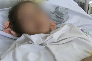 Cháy nhà ở quận 9: Nạn nhân bị bỏng hô hấp nặng