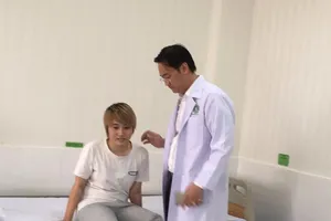 'Báo động đỏ' cứu sống cô gái bị xe cán qua người