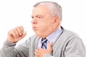 Nhiều người cao tuổi nhập viện vì viêm phổi 