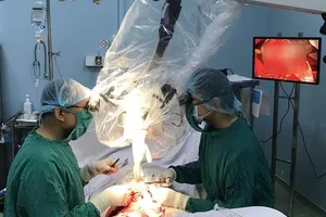 Bị nhiễm trùng vì "cơi nới" dương vật