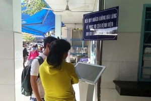  Bị 'méc' với bảng điện tử, BV ngay lập tức sửa lỗi