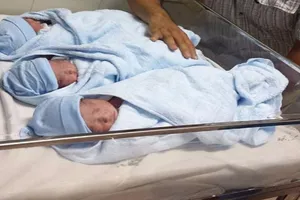  Ca sinh 3 bé trai cùng trứng tự nhiên rất hiếm gặp