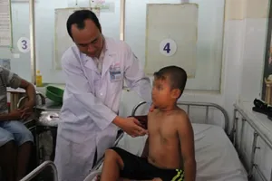 Hè đến, trẻ mắc bệnh lõm ngực tăng gấp đôi