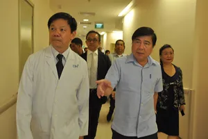Chủ tịch UBND TP: Đẩy mạnh xã hội hóa để giảm tải BV