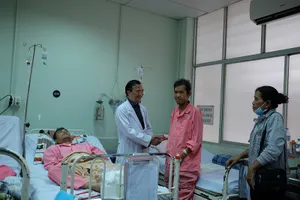 BS Việt cứu BS Campuchia thoát cửa tử trong gang tấc
