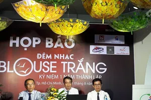 Bác sĩ đi hát xin tiền mua BHYT cho bệnh nhân nghèo