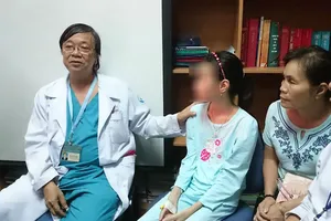 Bé 13 tuổi mắc bệnh lạ, 6 tháng không đại tiện