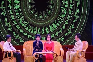 Bộ trưởng tuyên dương cô giáo cứu học trò trong lũ dữ