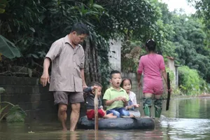 Vỡ đê Chương Mỹ, người dân vẫn chưa có nhà để về