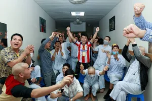Bệnh nhân, bệnh viện cháy hết mình với U23 Việt Nam