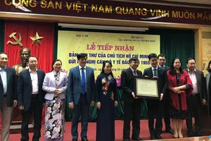 Bộ Y tế tiếp nhận bức thư quý của Bác Hồ sau 63 năm