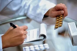Bộ Y tế nói về quy định xuất CMND mua thuốc ngoại trú