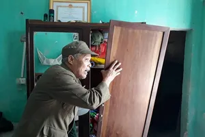 Xông vào nhà chém người, đập bàn thờ đêm 30 Tết 