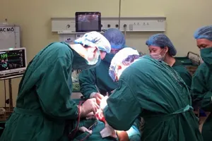Việt Nam lần đầu ghép xương tay cho người ung thư