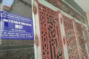 Cô giáo Anh văn chửi ‘người óc lợn’ chỉ đưa ra bằng kế toán