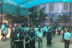 Đôi mắt Vân Nhi mang lại ánh sáng cho 2 cậu bé khác