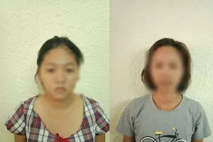 2 phụ nữ dàn cảnh trộm tiền người nước ngoài ở hồ Hoàn Kiếm