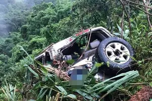 Xe chở cán bộ Văn phòng Quốc hội lao xuống vực
