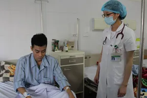 Sốc: Ký sinh trùng theo dịch phổi bệnh nhân ra ngoài