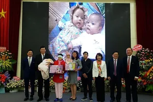  BV tỉnh đón em bé thứ 100 thụ tinh trong ống nghiệm ra đời 
