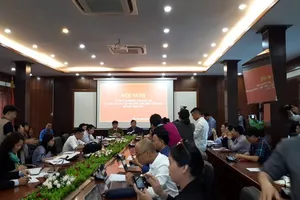 Thầy giáo chỉ sờ mông, sờ đùi nên chưa xem là dâm ô 