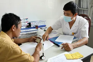 Từ 8-3, người điều trị HIV sẽ nhận thuốc ARV qua bảo hiểm y tế