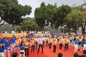 Bộ trưởng cùng đi bộ 10.000 bước vì bệnh nhân ung thư