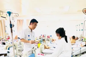 Sập giàn giáo công trường, nữ công nhân đứt gần hết cổ